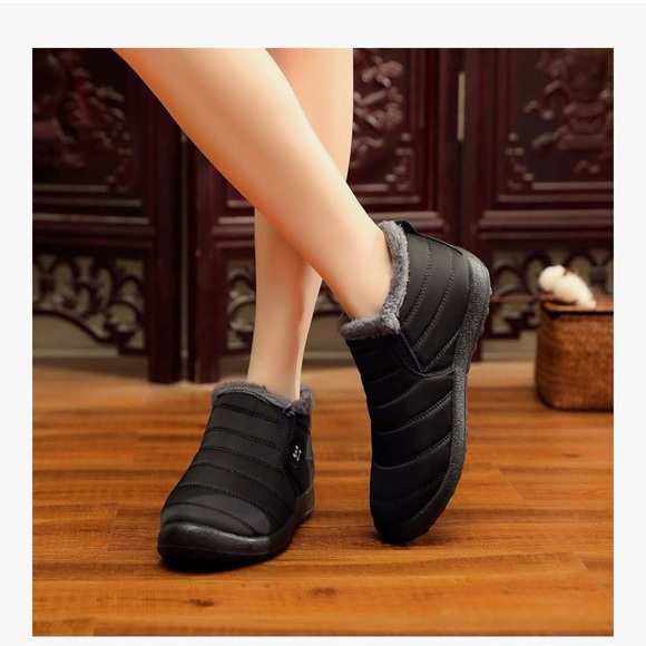 BJ women’s warm and comfortable snow boots black size 9.5 lined with rubber sole - Picture 2 of 10